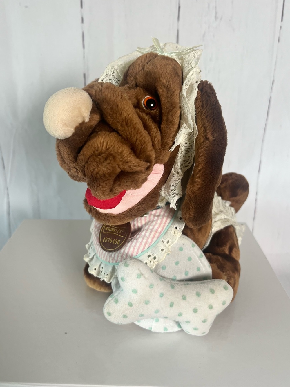 Vintage 1981 Ganz Bros Wrinkles The Dog Plush Stuffed Toy With Bonnet & Bib